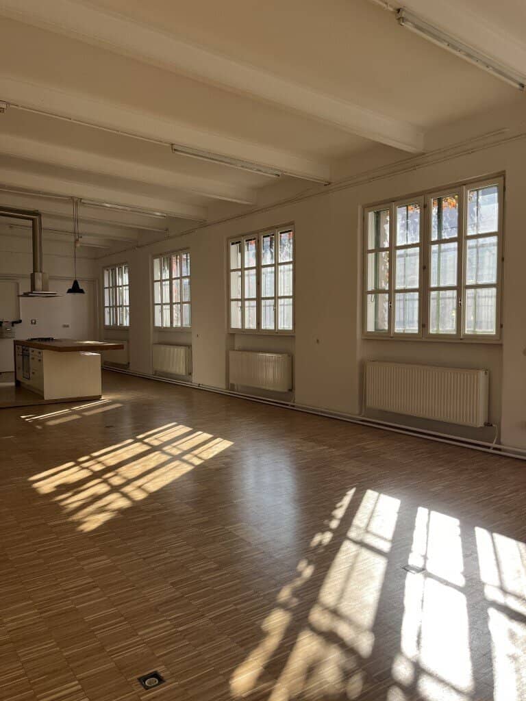 7, sonniges und sportliches Loft - Atelier in den ehemaligen Wiener Werkstätten