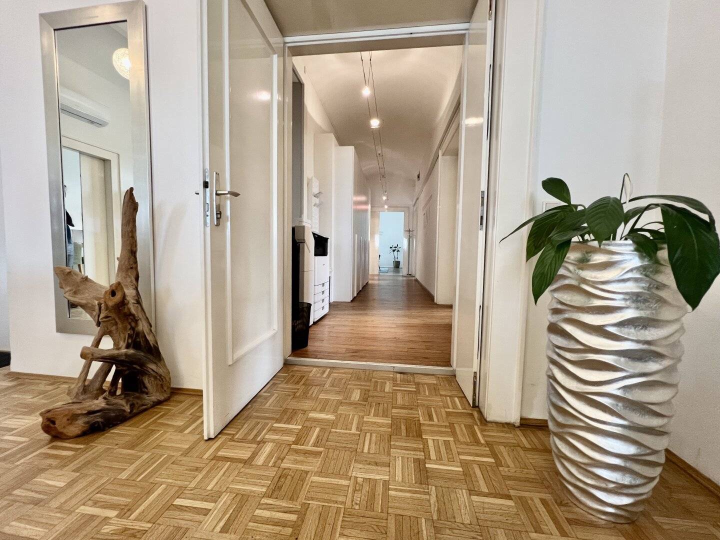 Stylish period building - Office or medical practice premises near "Kreuzbergl" for rent
