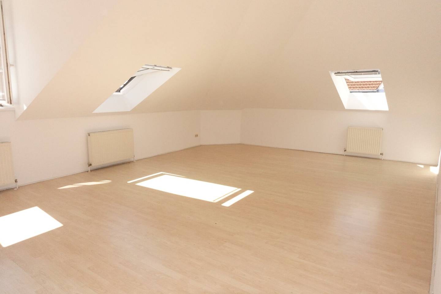Überraschend großzügig: 62 m² Garconniere mit separater Küche - GLEICH BEI U3 KARDINAL-NAGL-PLATZ