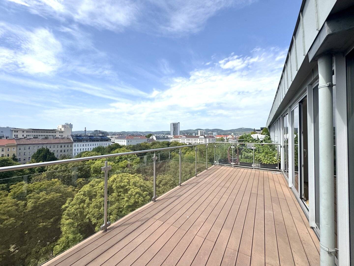 Penthouse apartment with distant view - 3-room Marionette at Allerheiligenplatz