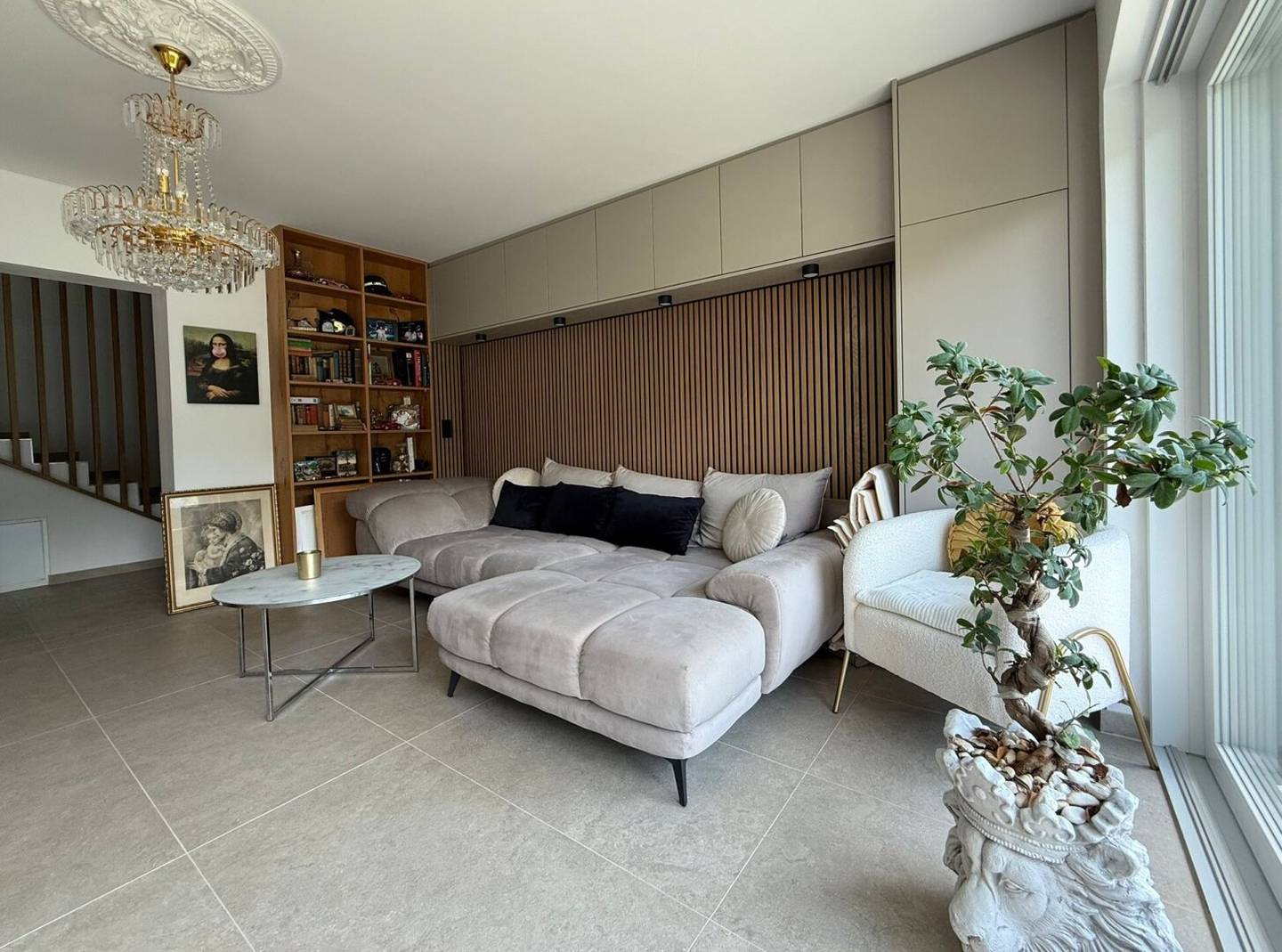 Stunning 4-room apartment with generous outdoor areas and lake view