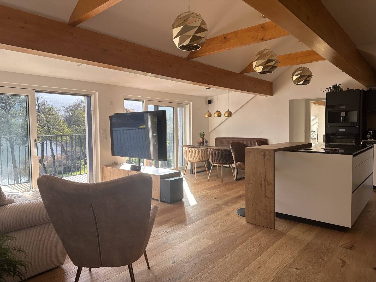 Exclusive penthouse with separate studio and generous outdoor spaces with lake view