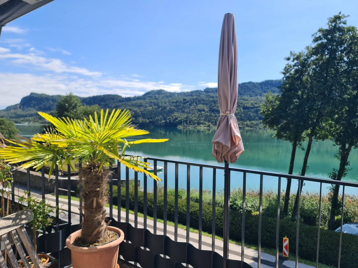 Exclusive penthouse with separate studio and generous outdoor spaces with lake view