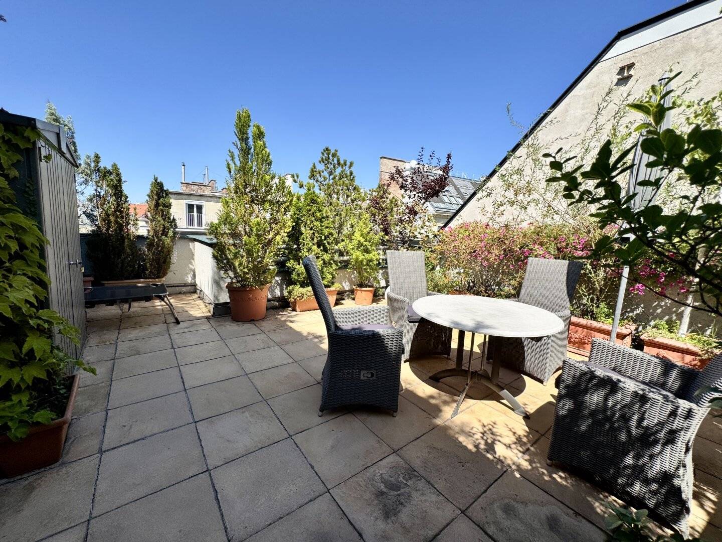 1040 Vienna, U1 Taubstummengasse / Graf-Starhemberg-Gasse Charming 100 m² new build apartment with 40 m² beautiful terrace and garage for sale