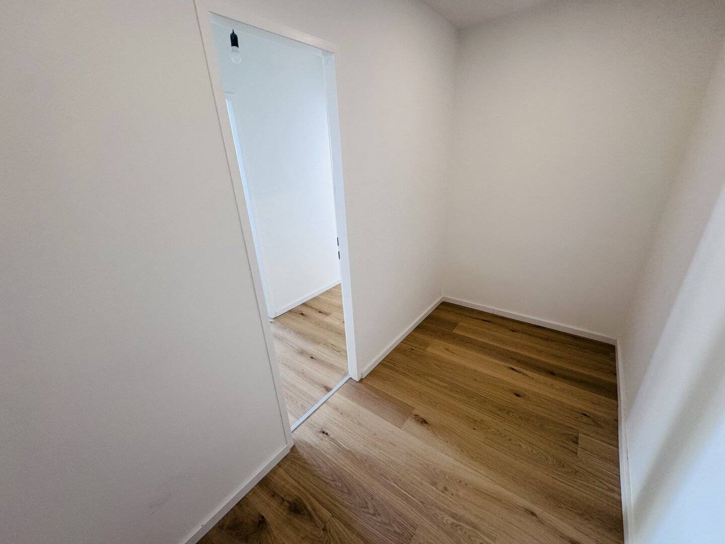 Newly renovated 3-room new build apartment with balcony in quiet courtyard location