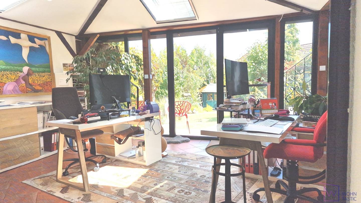 Arbeiten mit Weitblick – Landvilla mit separatem Büro, Pool &amp; Wellness