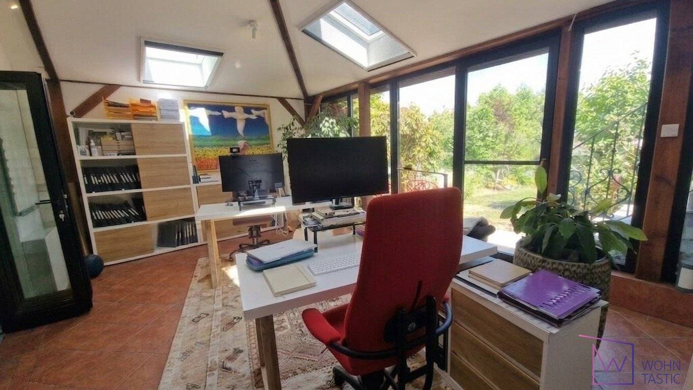 Arbeiten mit Weitblick – Landvilla mit separatem Büro, Pool &amp; Wellness