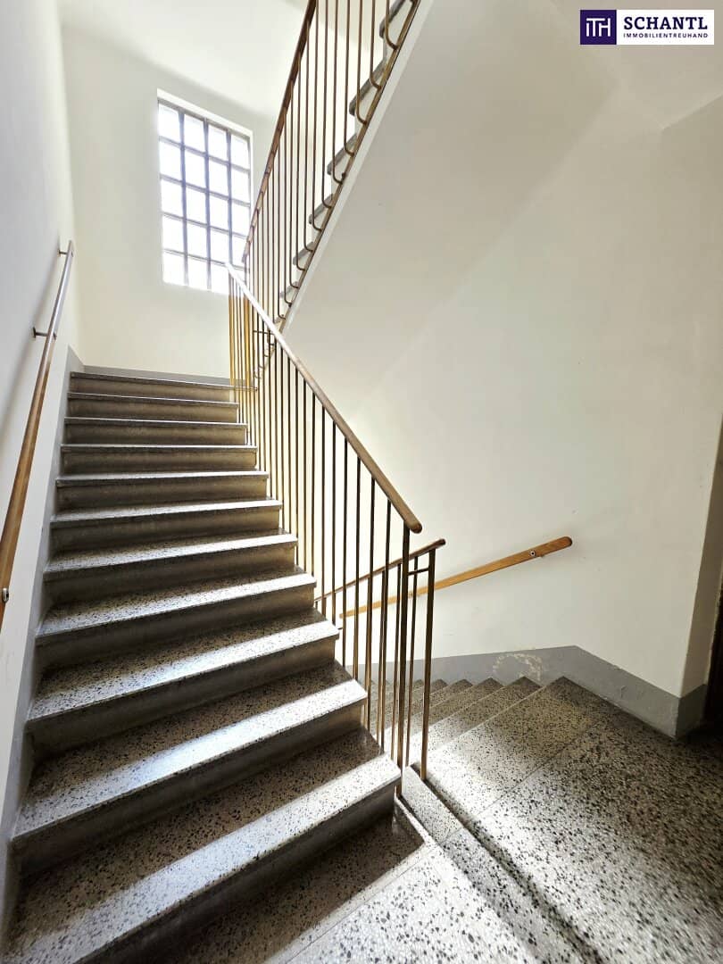 Pure city life Freshly renovated first occupancy on top elevator floor Quiet side street Reinprechtsdorfer Straße around the corner Fair price
