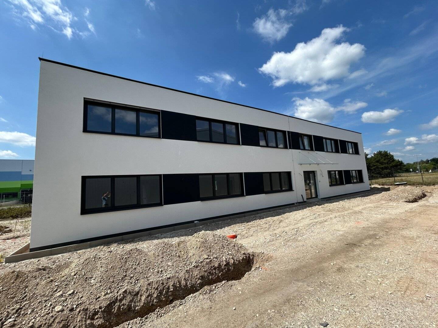 Modern new build office space on upper floor – first occupancy, energy efficient and excellent transport connections