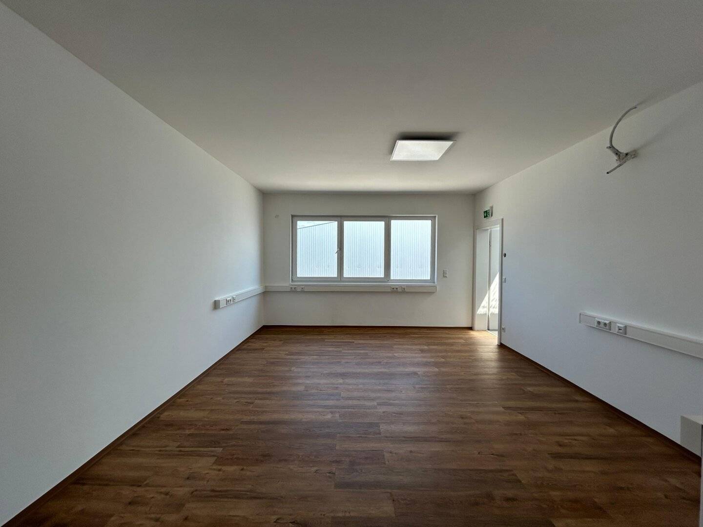 Modern new build office space on upper floor – first occupancy, energy efficient and excellent transport connections