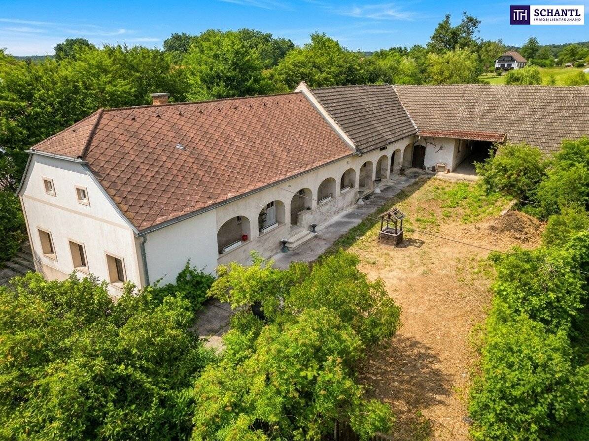 A place with history, ready for new dreams and fresh life, farmhouse in need of renovation in 7561 Heiligenkreuz