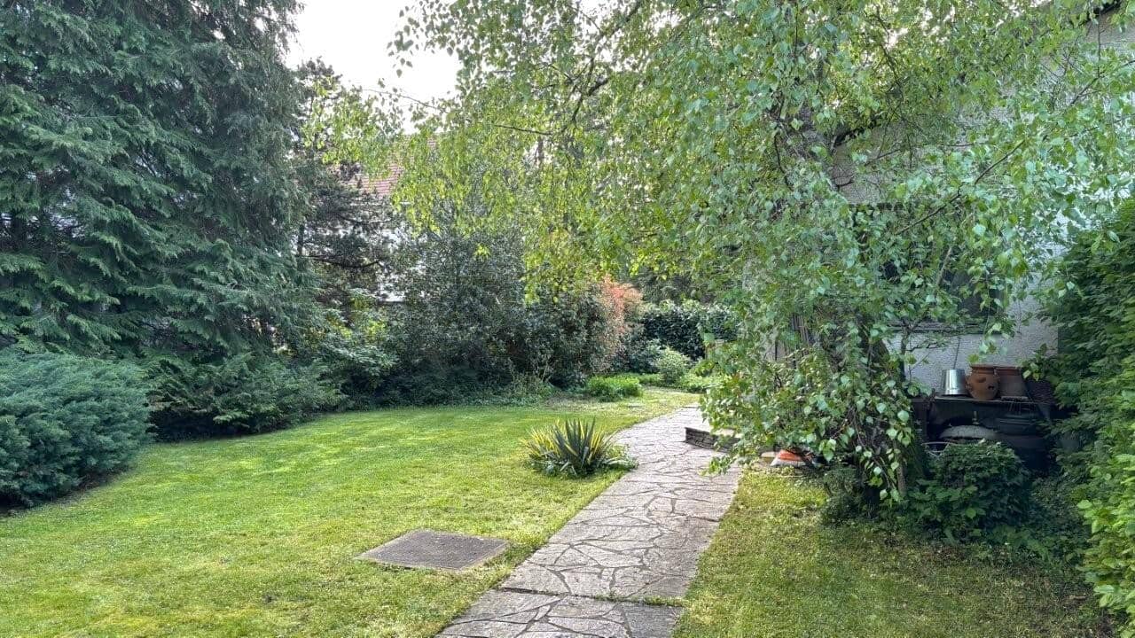 Gartenidylle mit Sauna und Garage Familienwohnung