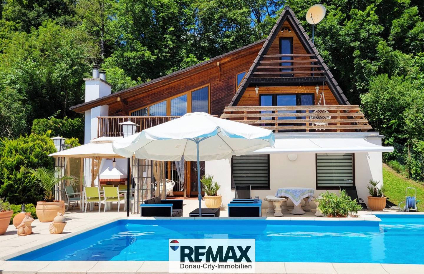 Peaceful apartment with pool and scenic terrace view