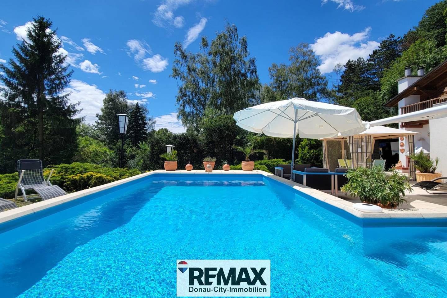 Peaceful apartment with pool and scenic terrace view