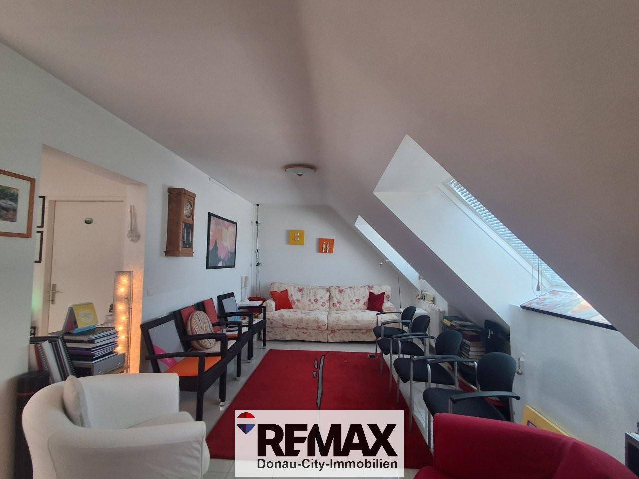 Bright Dachgeschosswohnung with expansive view near Alte Donau