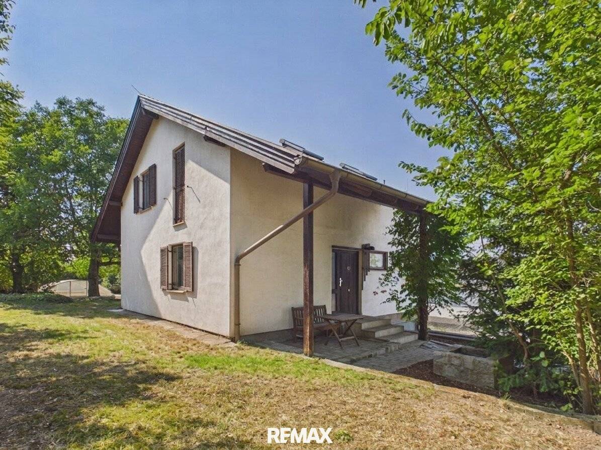 Detached house on large plot with terrace and pool near Eisenstadt