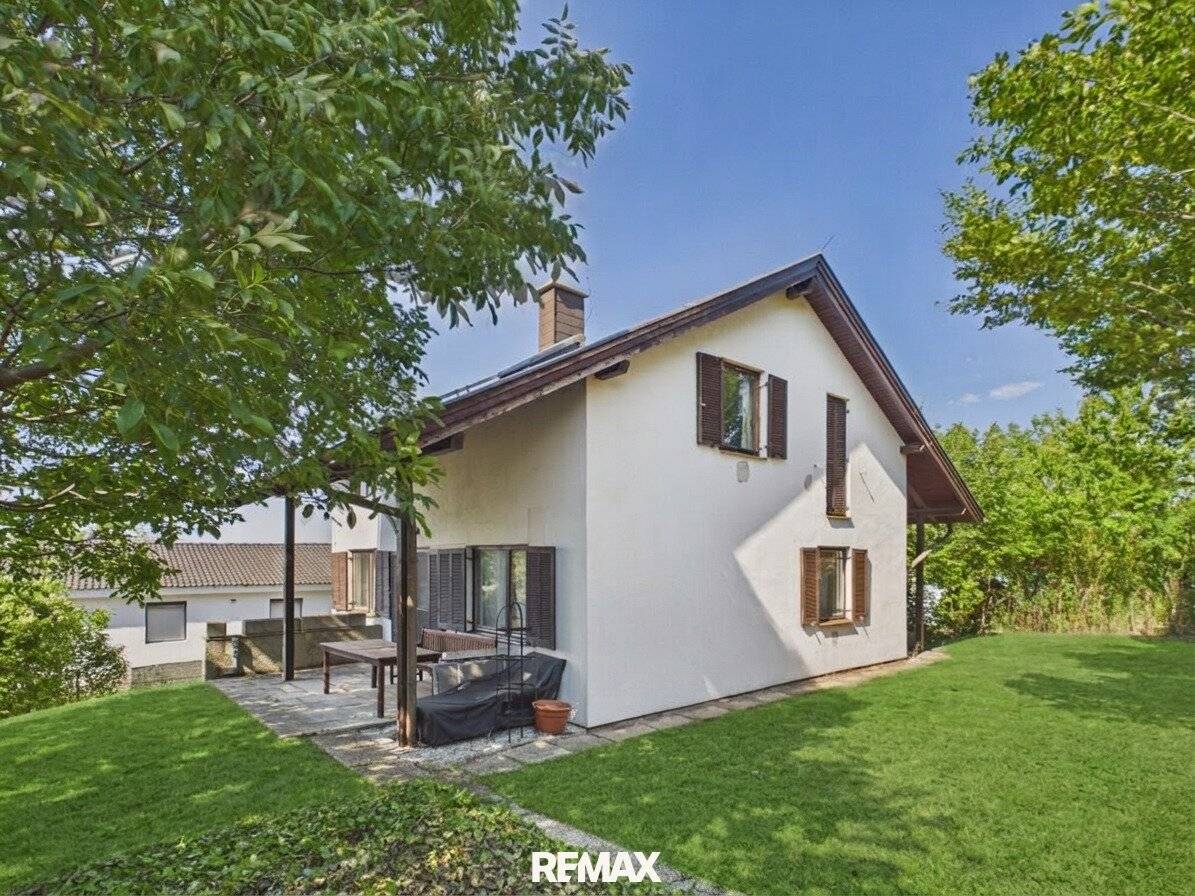 Detached house on large plot with terrace and pool near Eisenstadt