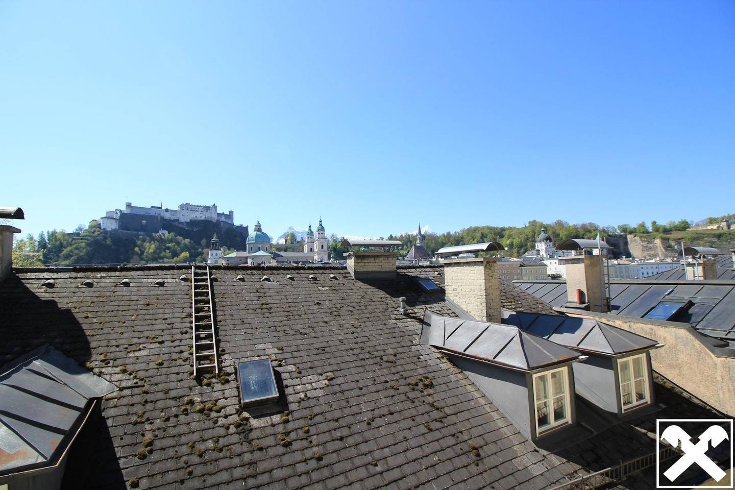 Altbauwohnung by Kapuzinerberg with terrace