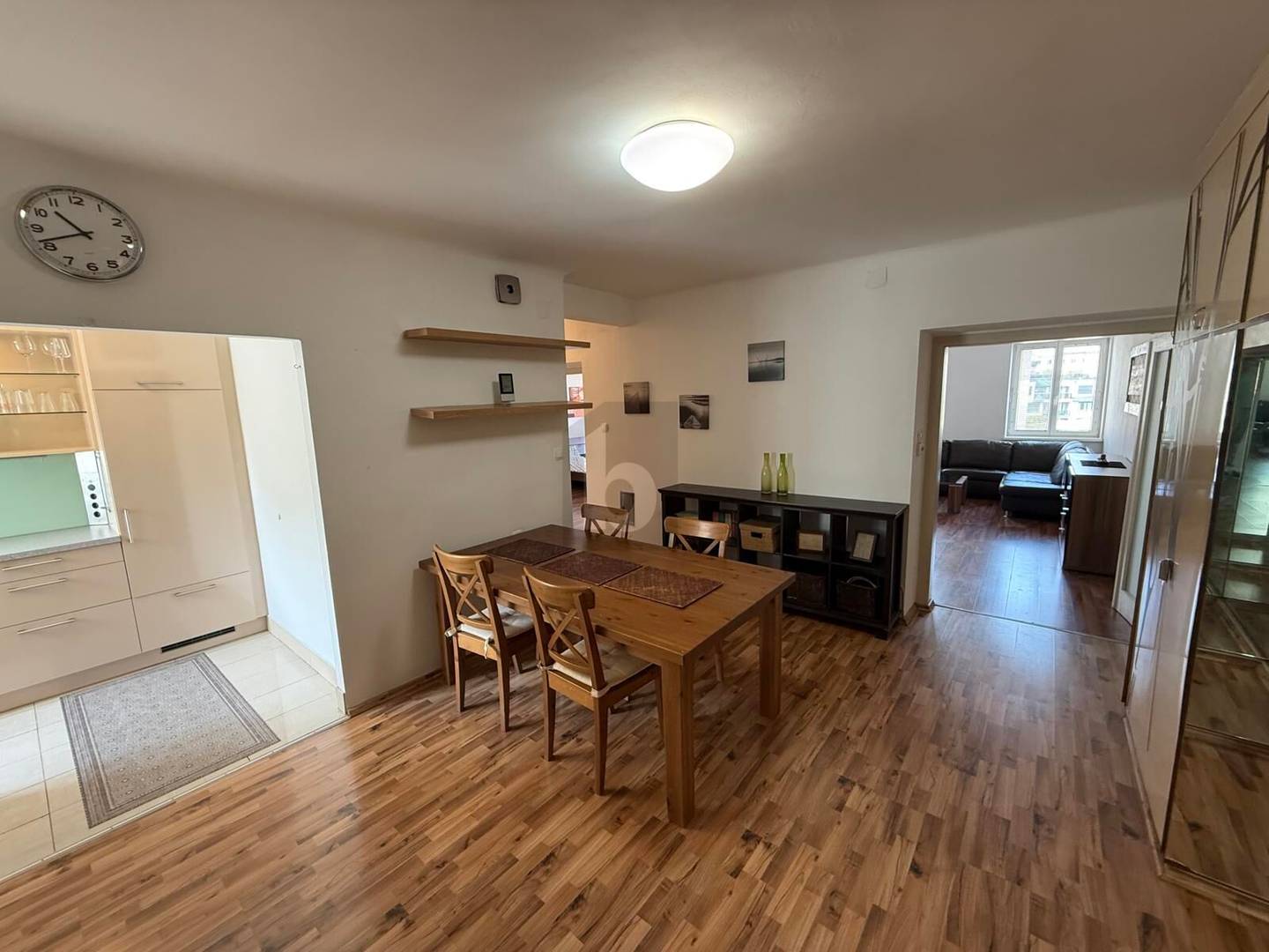 Helle möblierte Wohnung in zentrumsnaher Lage
