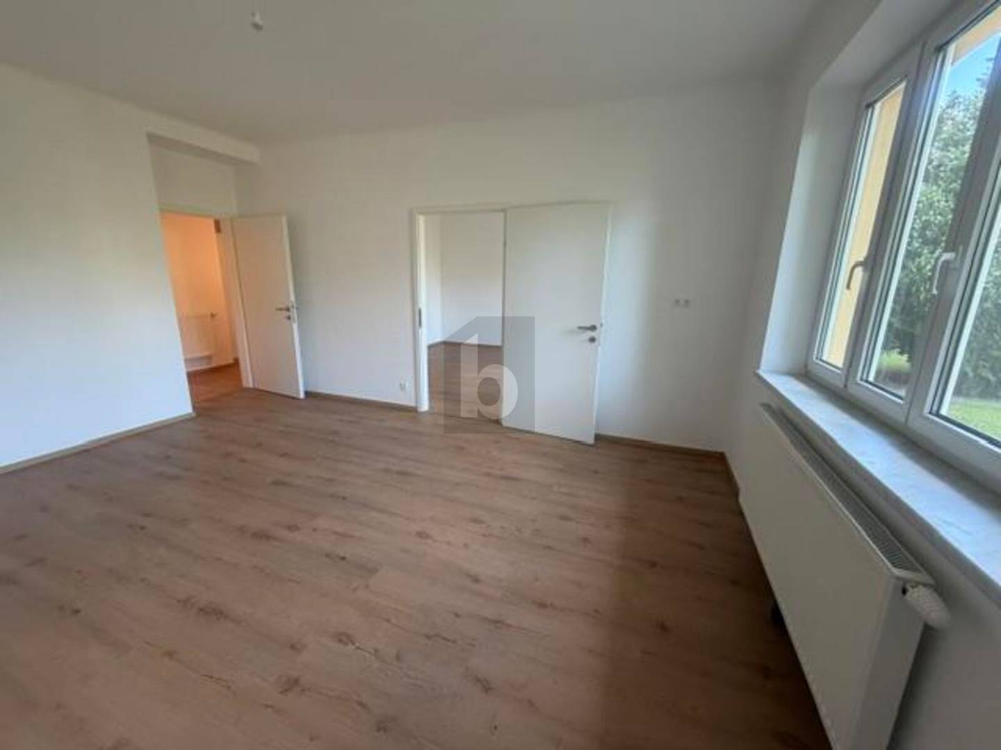 Frisch sanierte Erdgeschosswohnung mit Mansardenzimmer