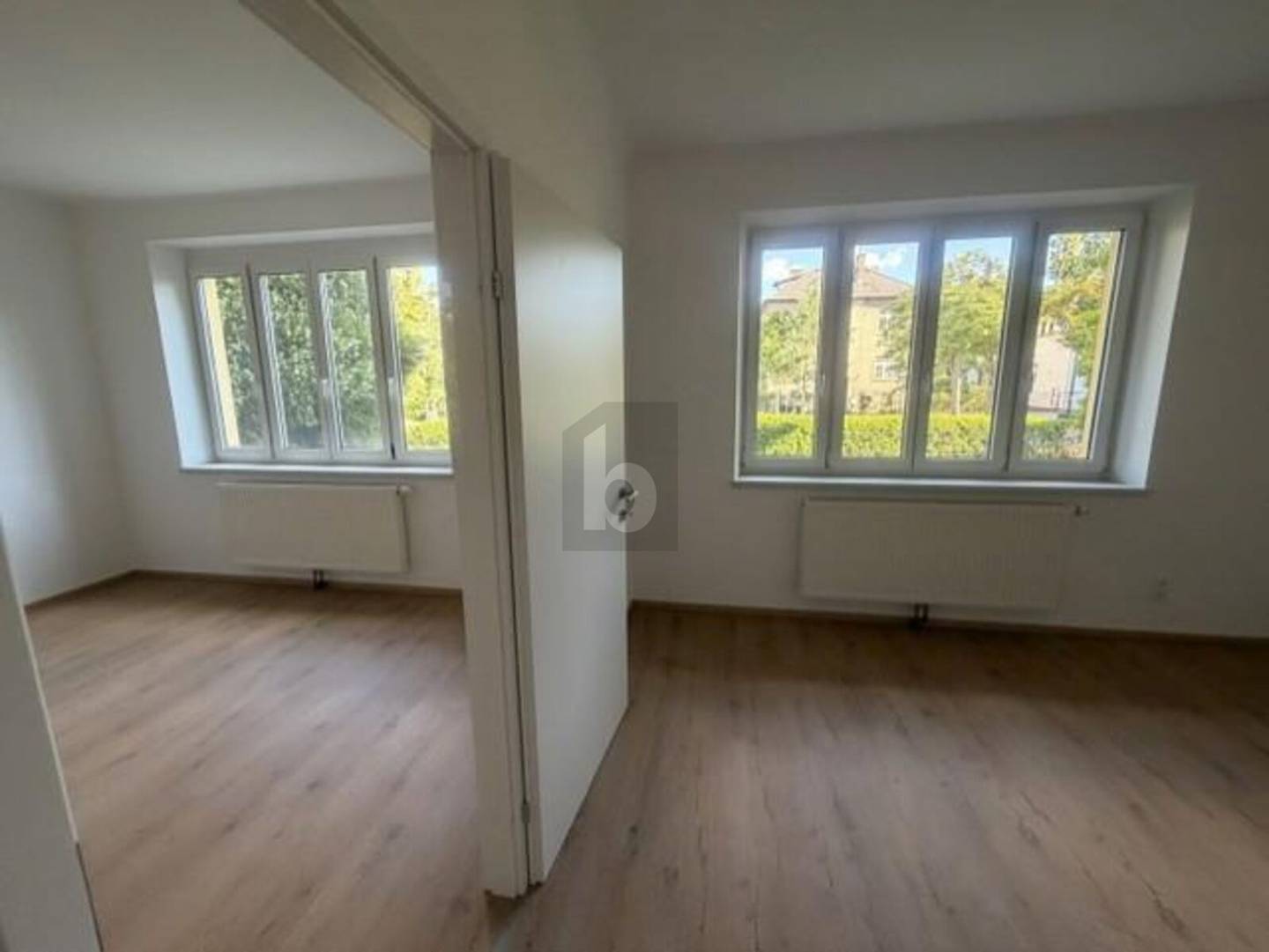 Frisch sanierte Erdgeschosswohnung mit Mansardenzimmer