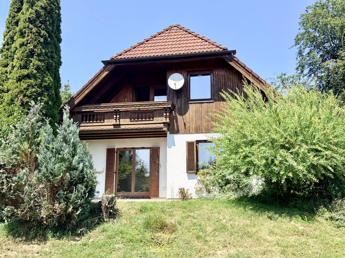 Helle Familienwohnung mit Privatgarten und Terrasse