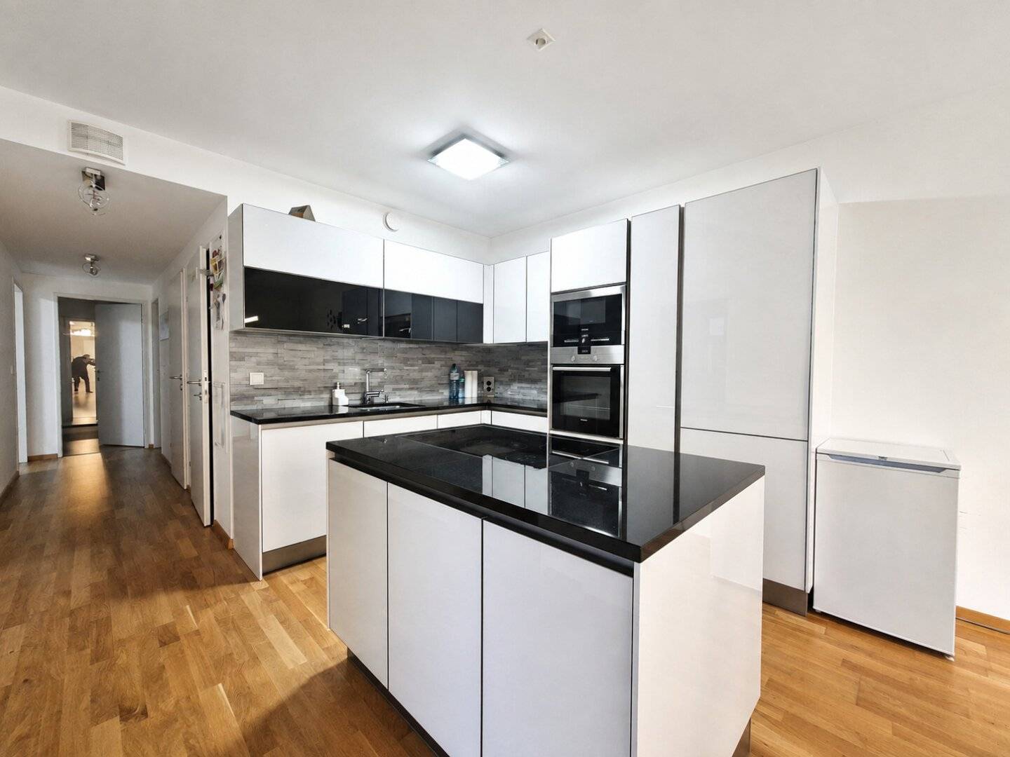 Großzügige 4-Zimmer Wohnung mit Loggia im 5. Stock