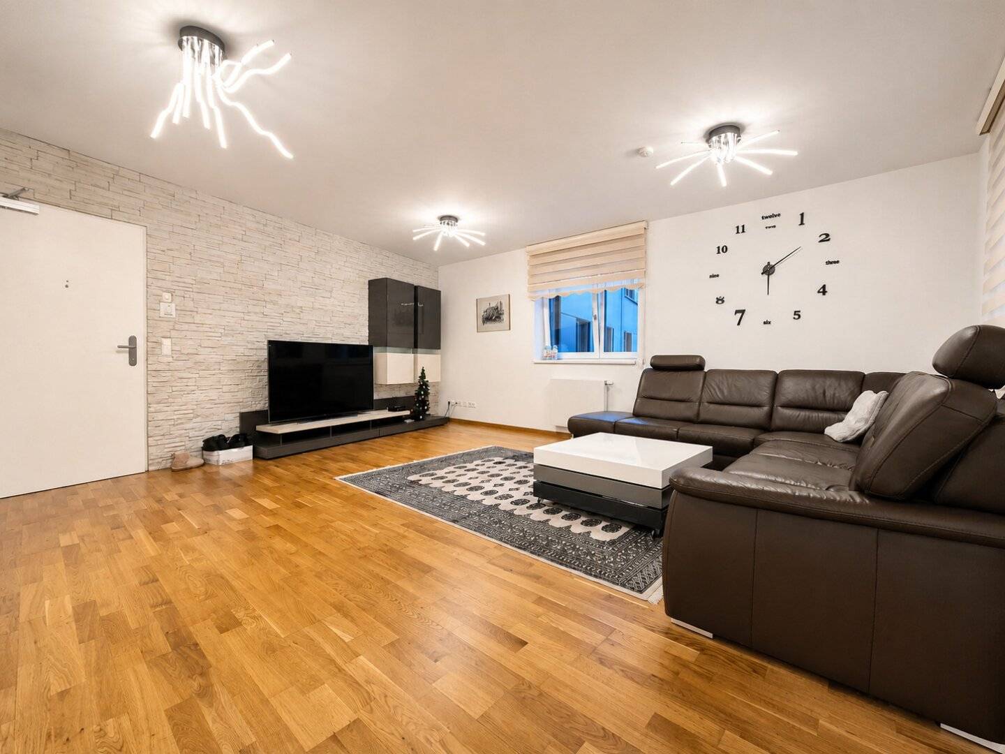 Großzügige 4-Zimmer Wohnung mit Loggia im 5. Stock