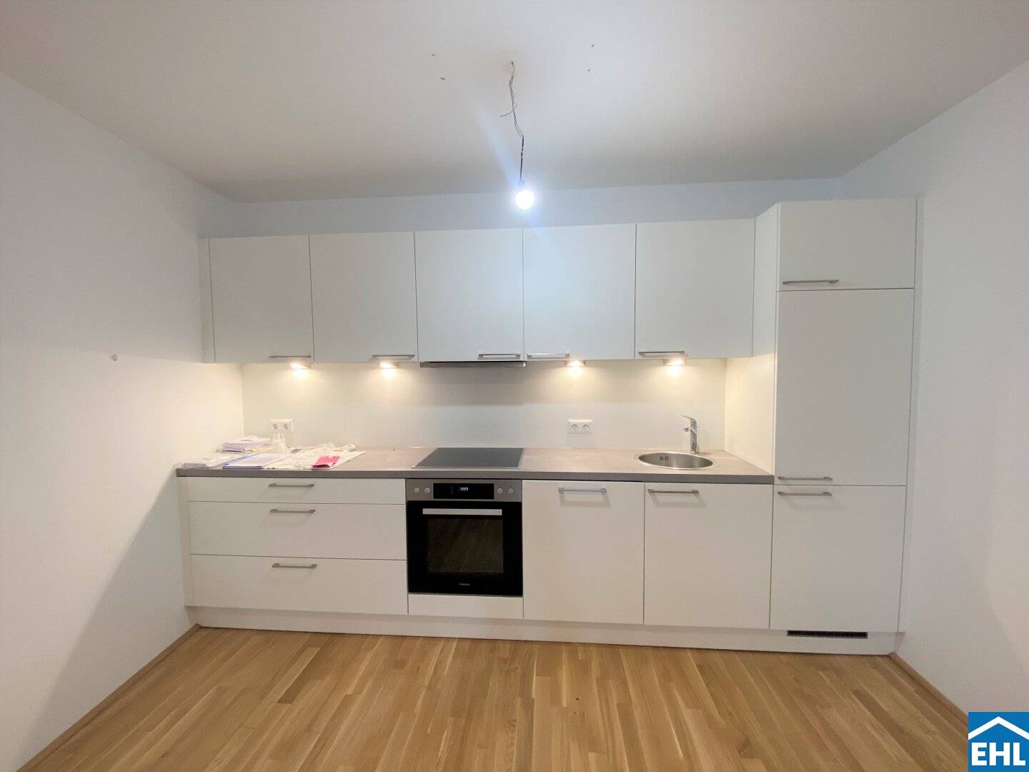Friendly 2-room apartment near Rochusmarkt