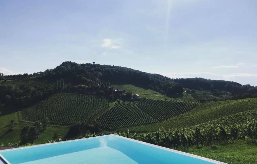 *PROVISIONSFREIER FERIENTRAUM SOMMERAKTION* - Vollausgestattetes Apartment mit Infinity-Pool und Sauna in Traumlage