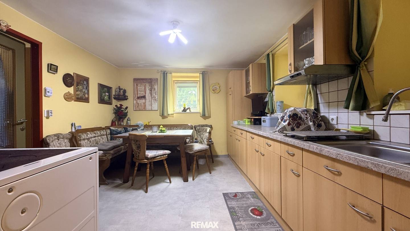 "Ländliche Idylle mit herrlichem Bergpanorama - Wohnhaus mit Garage, Nebengebäuden und viel Grund"