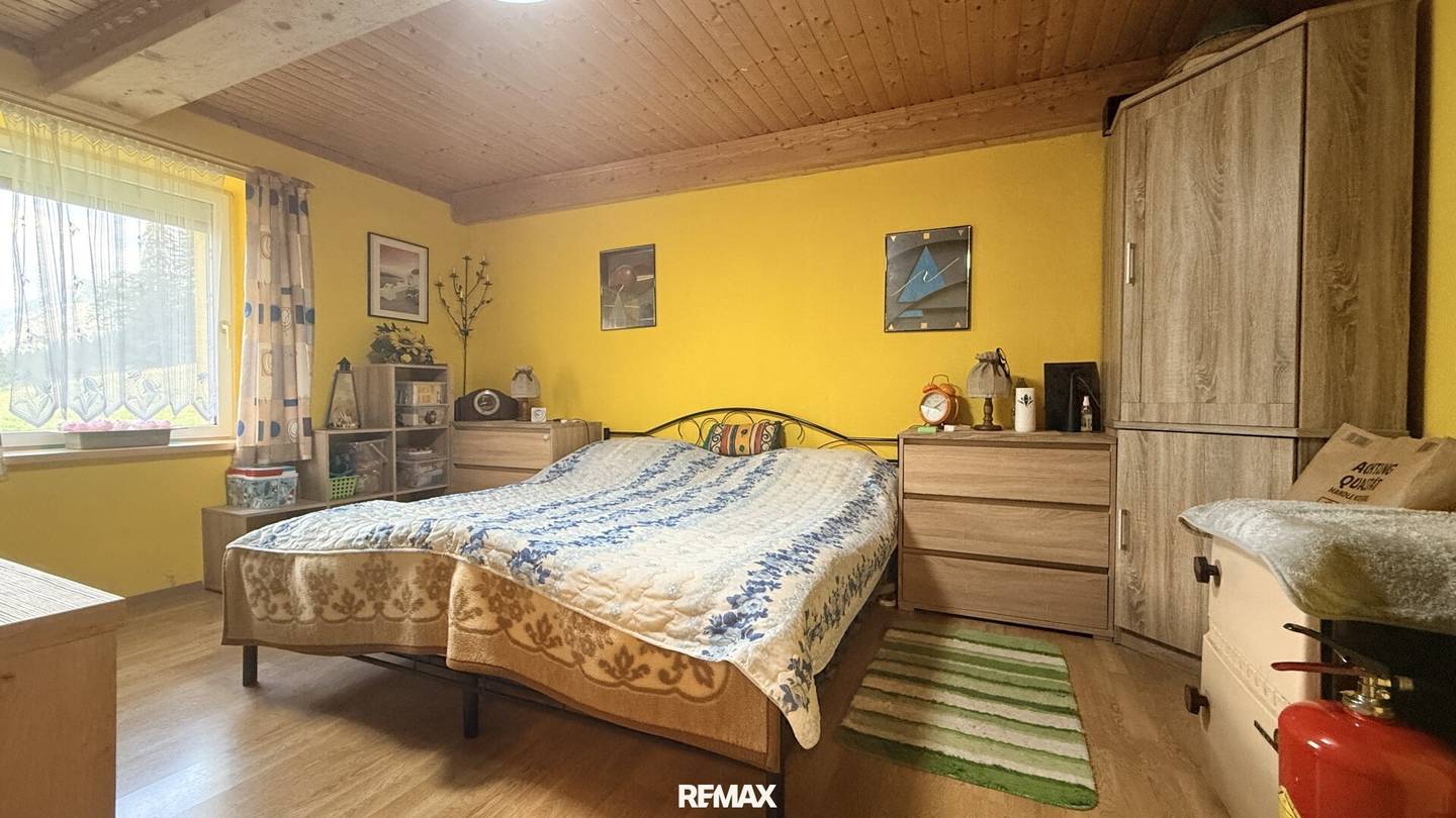 "Ländliche Idylle mit herrlichem Bergpanorama - Wohnhaus mit Garage, Nebengebäuden und viel Grund"