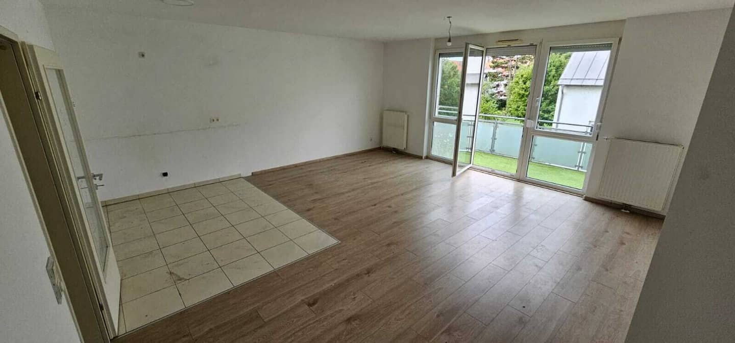 Permanent 4-room apartment with balcony and terrace!