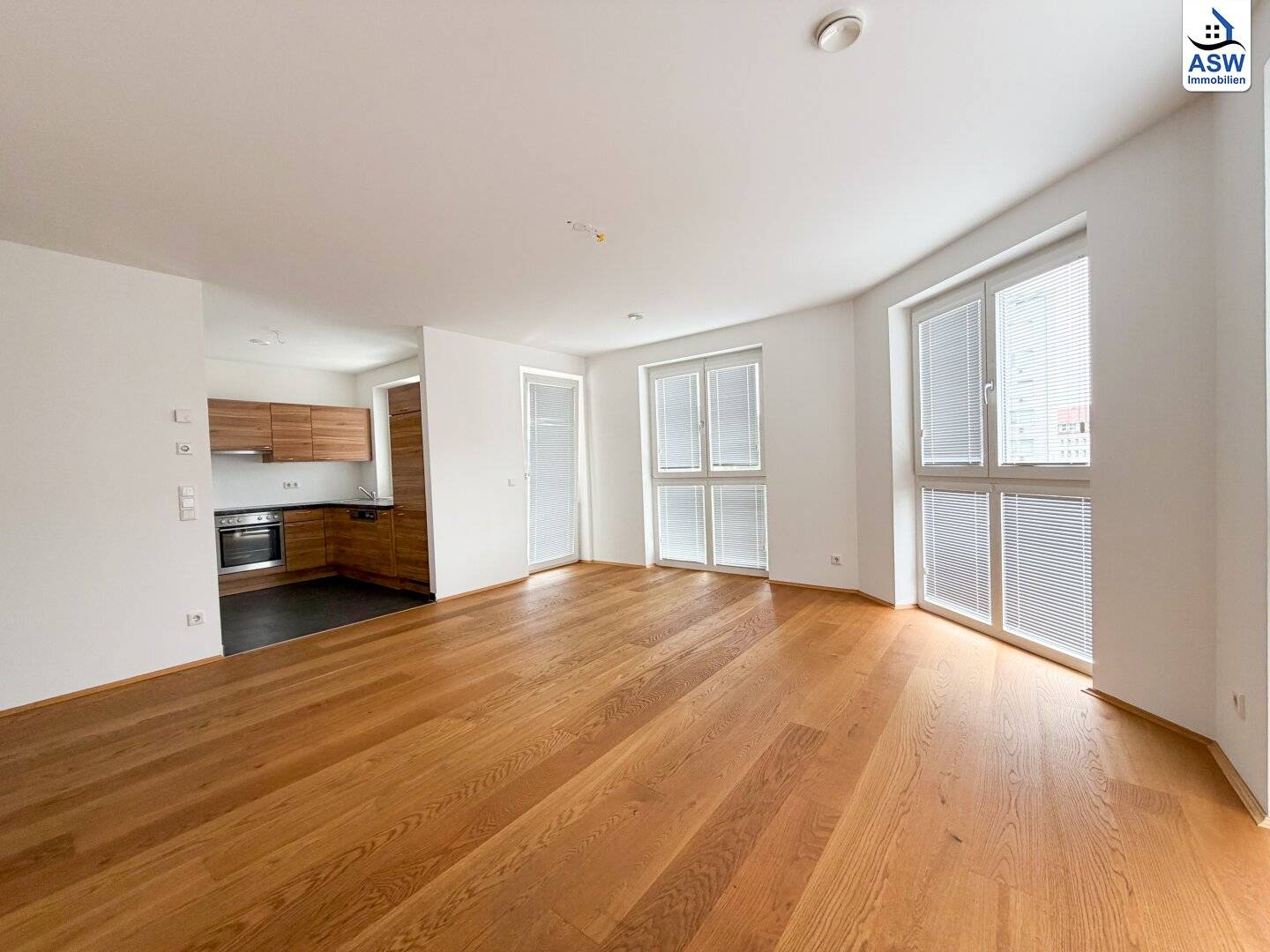 Perfectly laid out 2-room apartment with beautiful kitchen and loggia