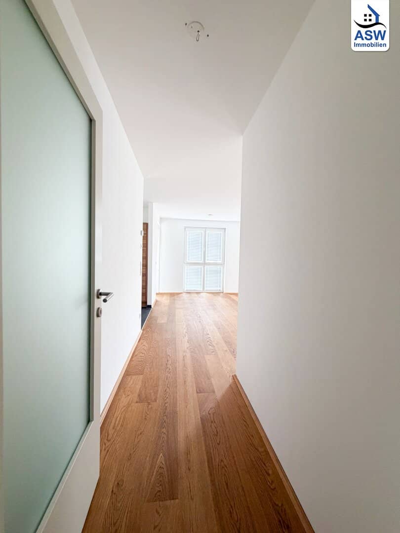 Perfectly laid out 2-room apartment with beautiful kitchen and loggia