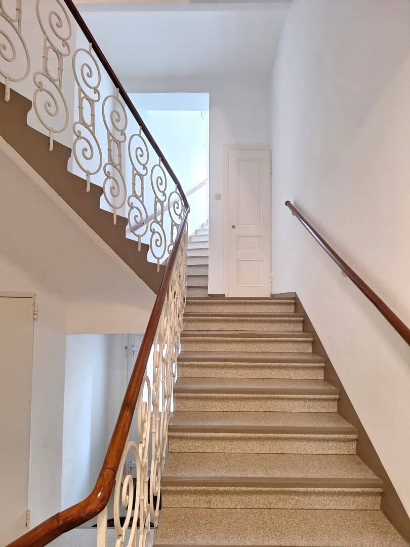 Great well maintained period apartment near the centre