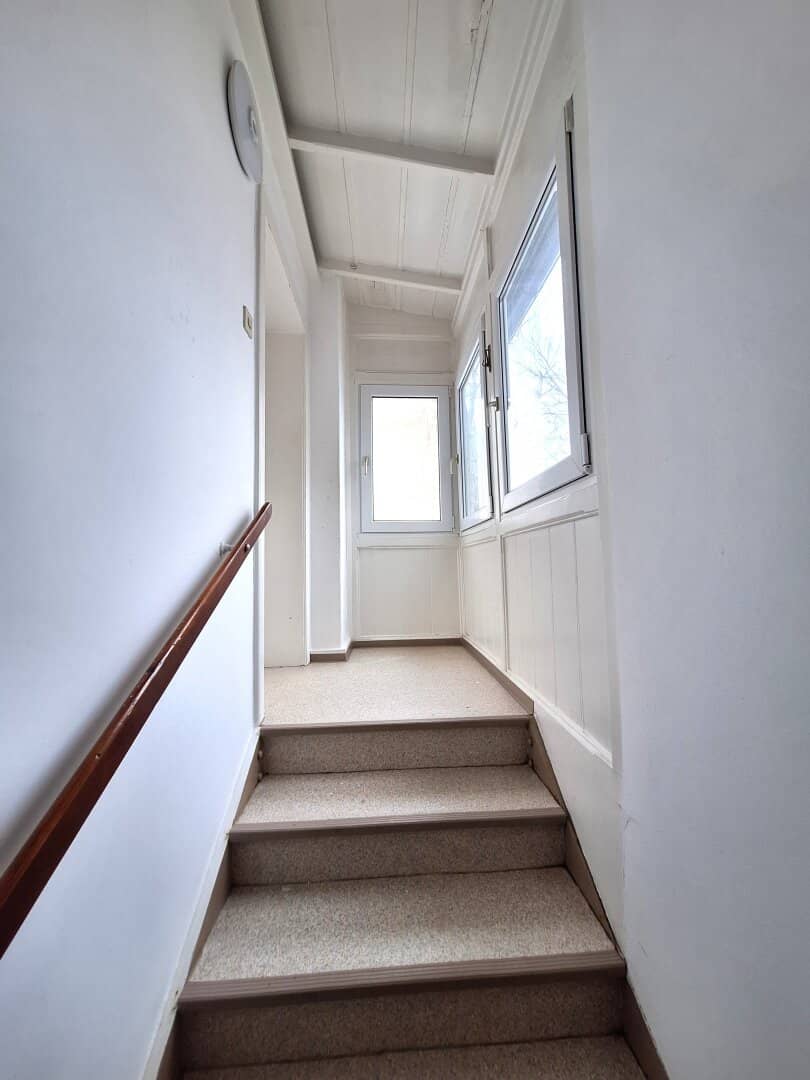 Great well maintained period apartment near the centre