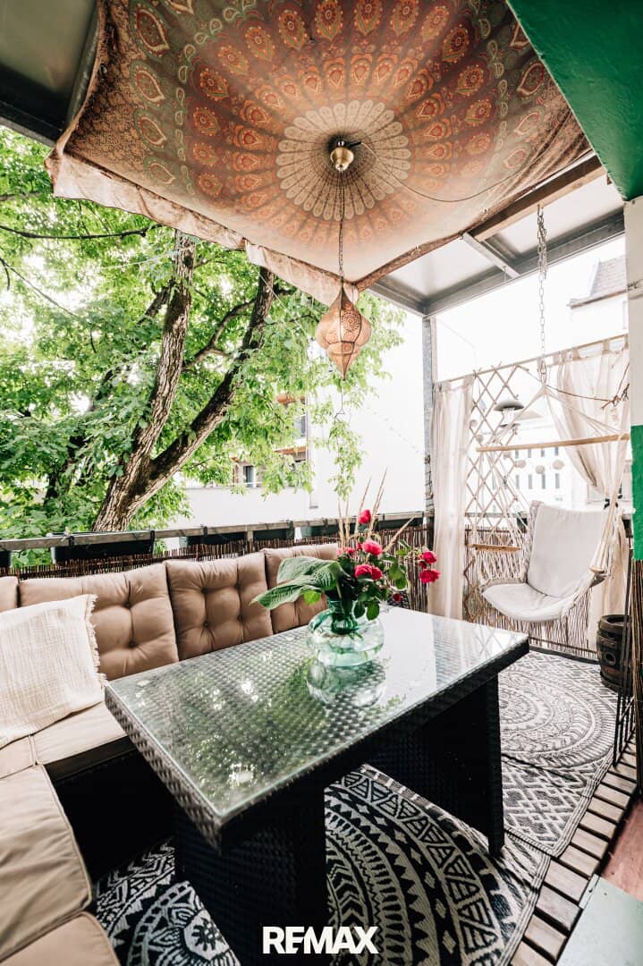 Old building charm meets quiet courtyard location