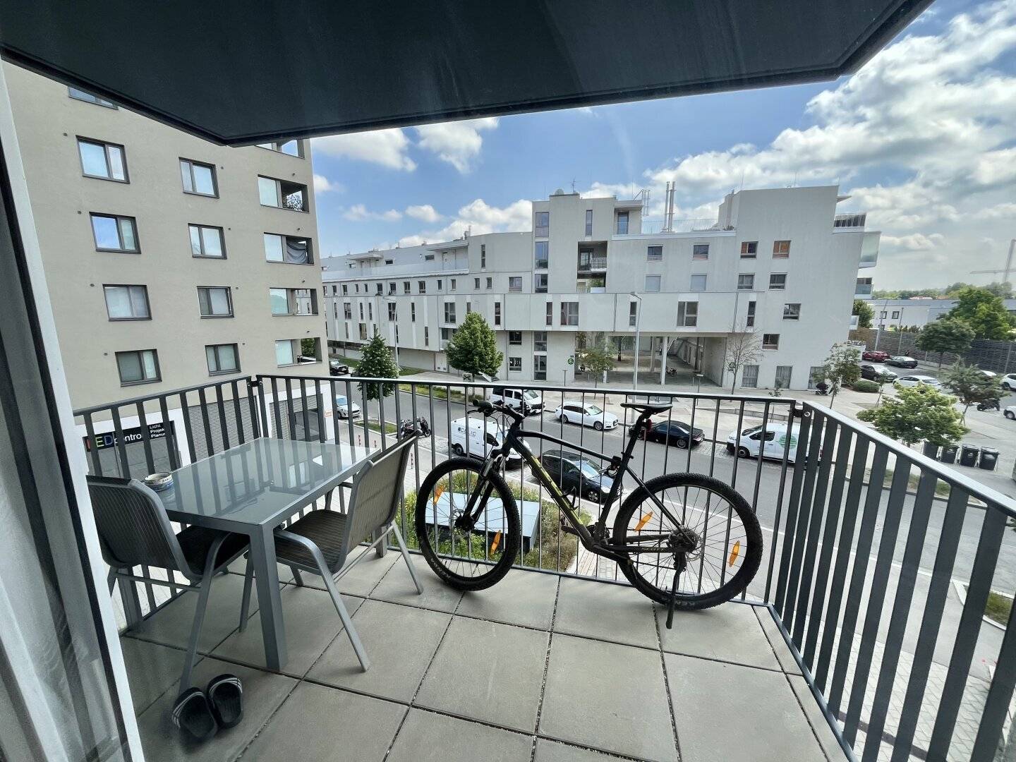 Modern 2-room apartment with balcony commission-free - near U2