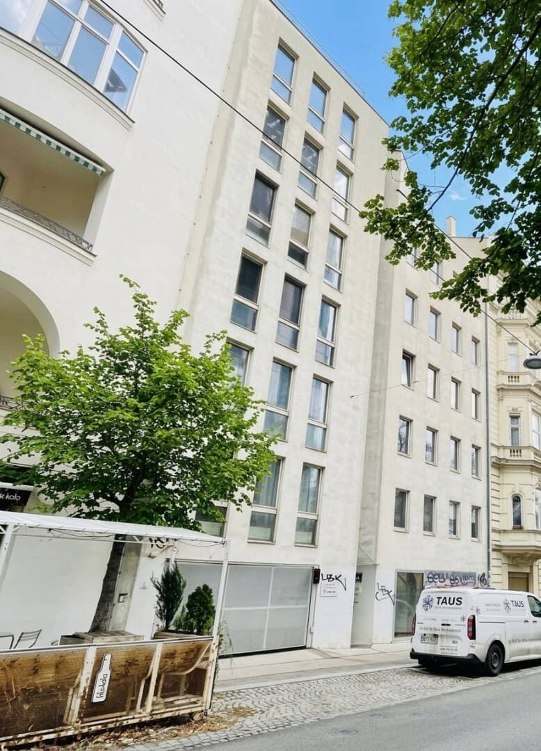 Charming apartment in well maintained new building with terrace &amp; parking in top location