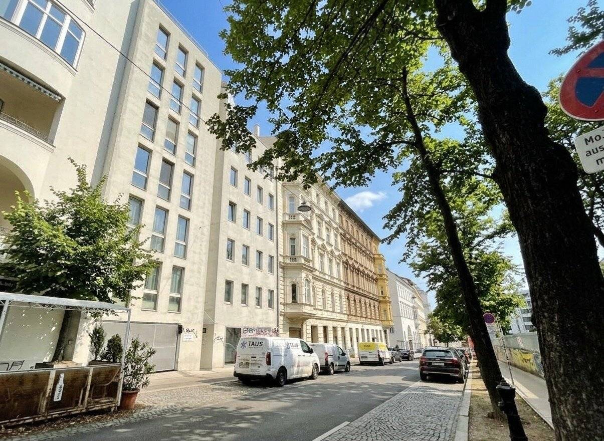 Charming apartment in well maintained new building with terrace &amp; parking in top location