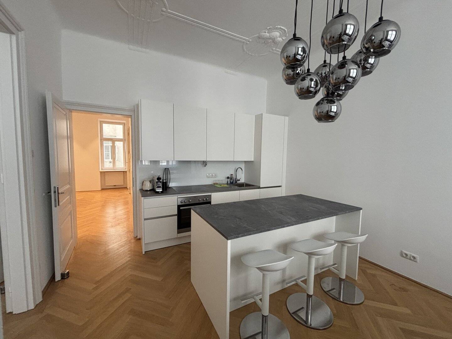 Very nice old building apartment in a quiet location - style house