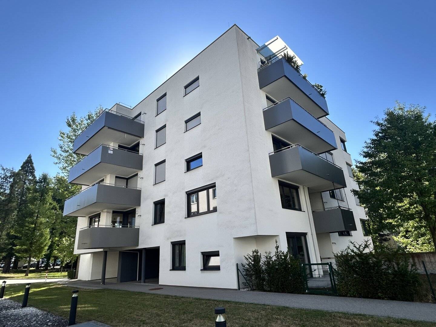 Modern 2-room terrace apartment in Lenzing, like new, balcony, underfloor heating, only 490€ cold rent