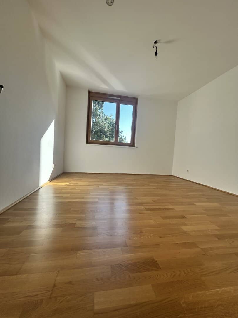 Modern 2-room terrace apartment in Lenzing, like new, balcony, underfloor heating, only 490€ cold rent