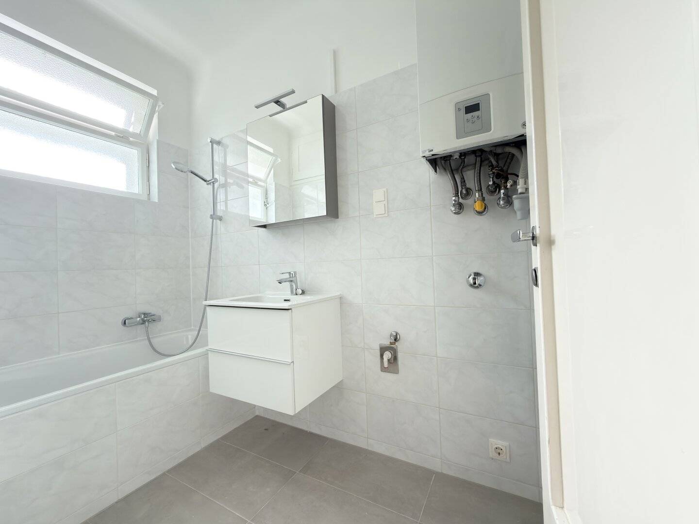 Newly renovated perfectly laid out 3-room apartment in central Döblinger quiet location - Appointment for viewing will follow by return email