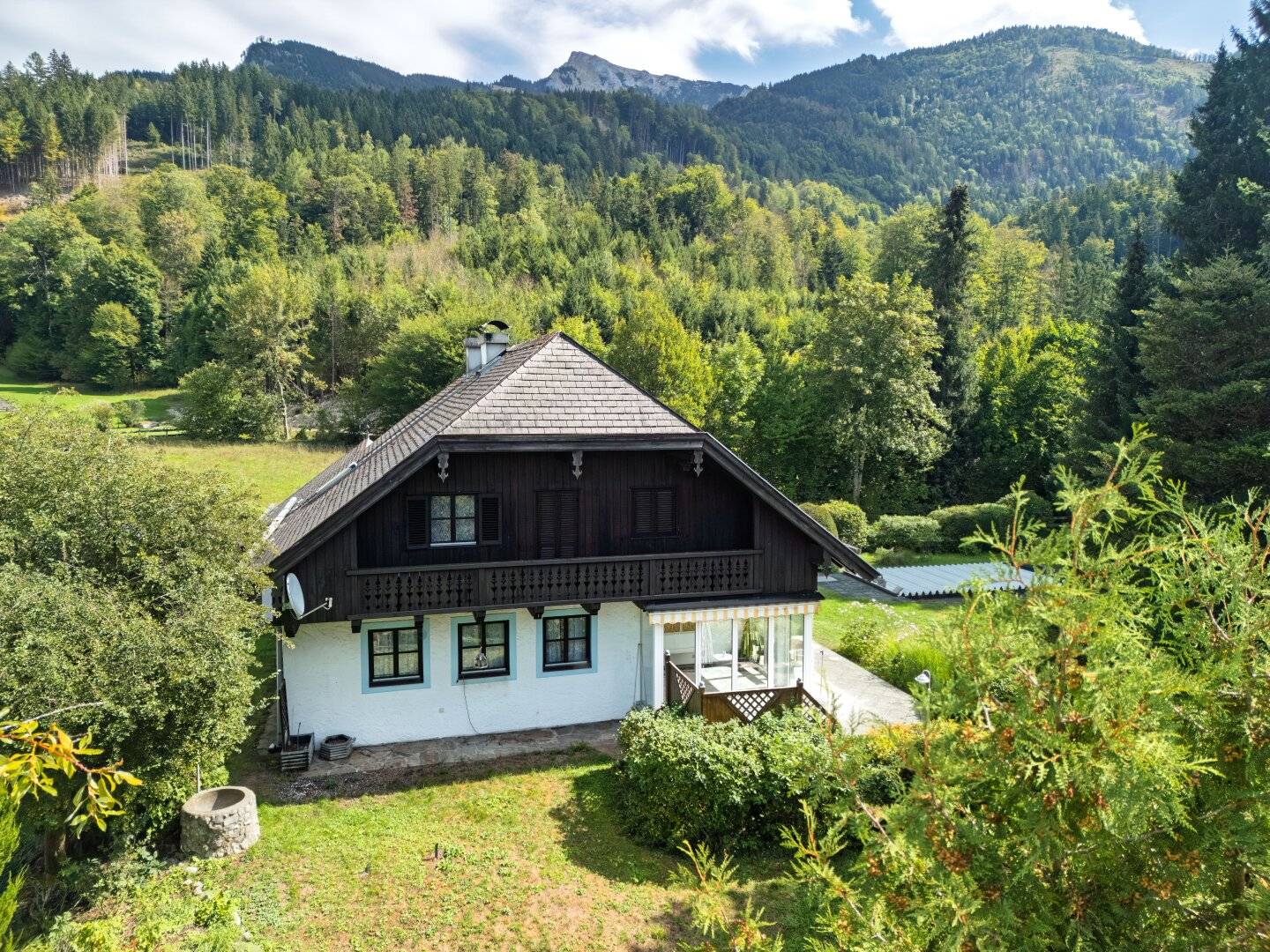 Two-family house in St. Gilgen-Winkl for sale