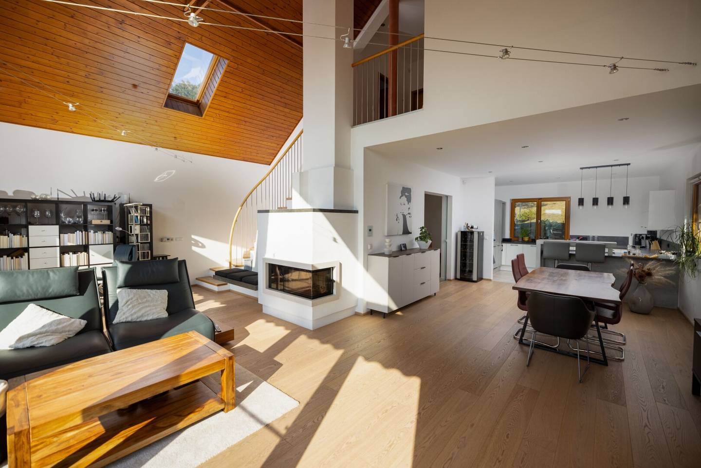 Top quiet location with magnificent distant view, 20 minutes from Vienna, 45 minutes to the Vienna State Opera