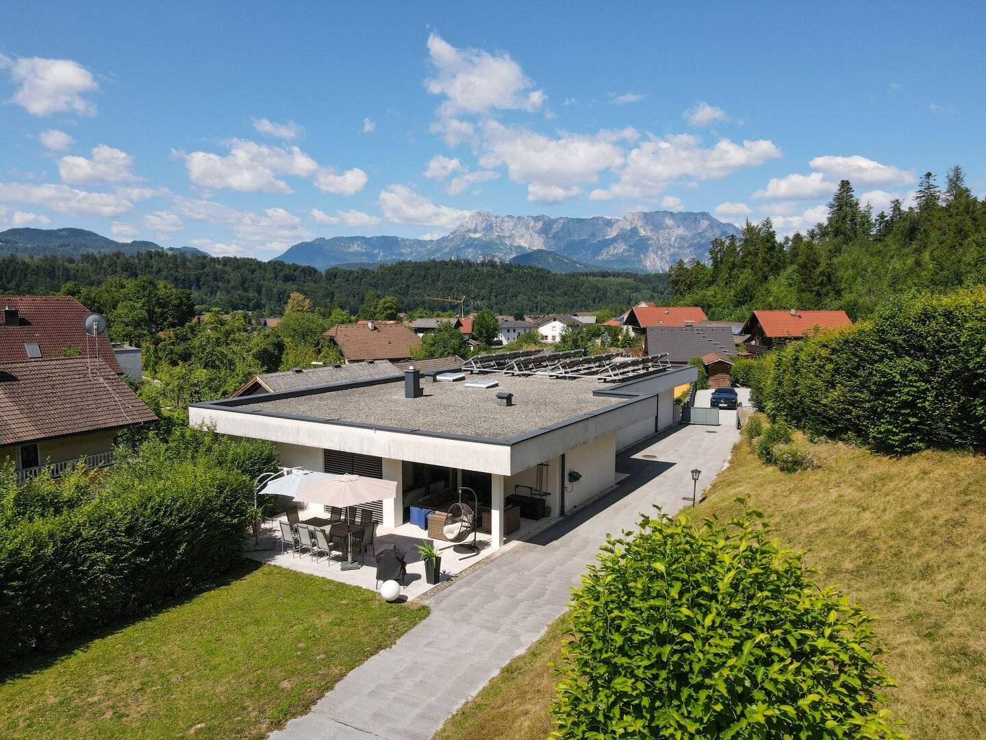 LIVING BETWEEN TWO WATERCOURSES - ARCHITECT'S VILLA AND HISTORIC MILL