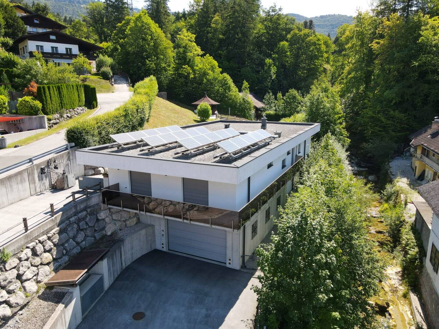 WOHNEN ZWISCHEN ZWEI WASSERLÄUFEN - ARCHITEKTENVILLA UND HISTORISCHE MÜHLE
