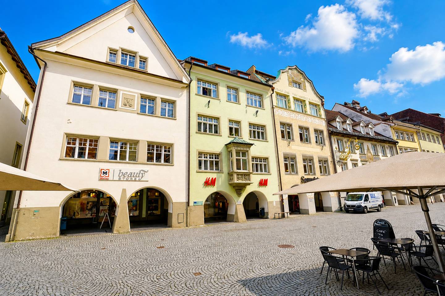 Bright generous apartment with balcony and underground parking